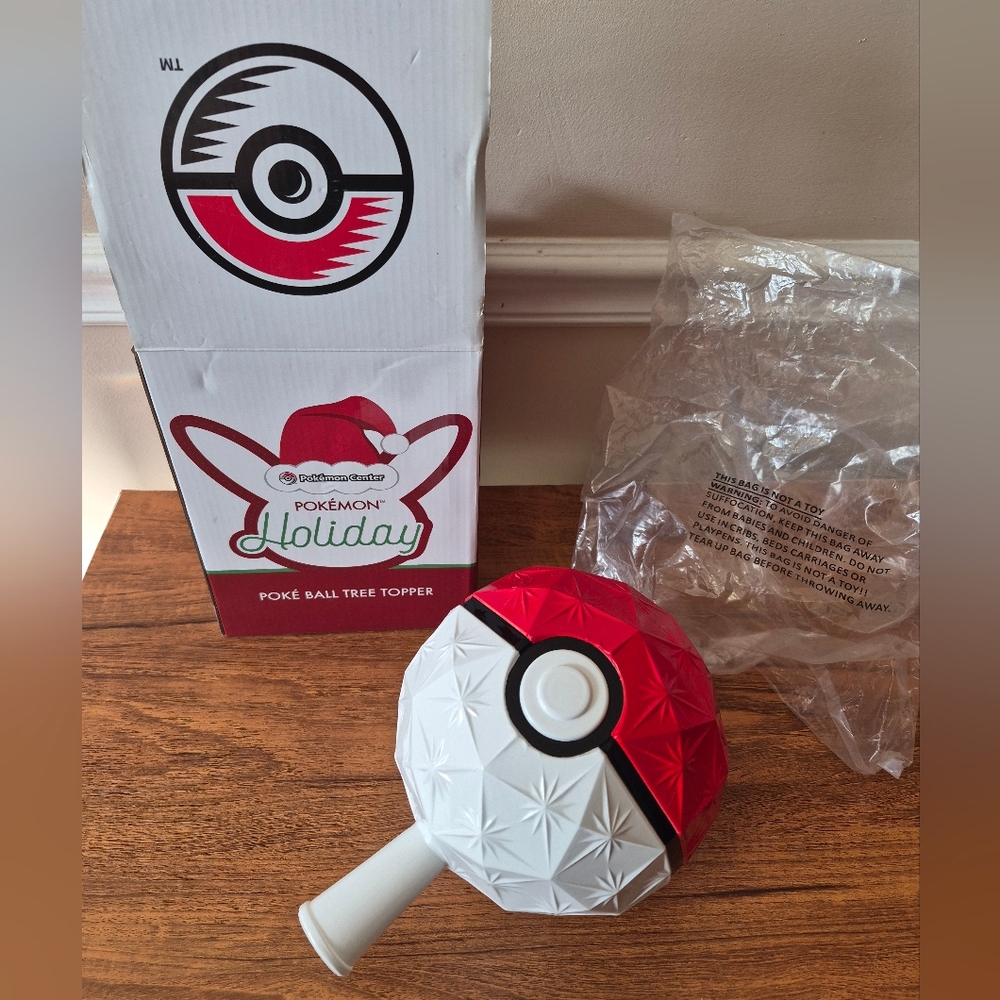 NWT Pokémon Poké Ball Tree Topper
